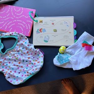 Lovevery “the sensor” 5-6 months play guide and accessories